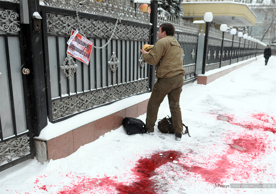 Акция у посольства Казахстана в Москве. © Роман Кульгускин/Ridus.ru