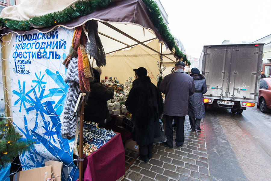 Палатка с подарочной посудой