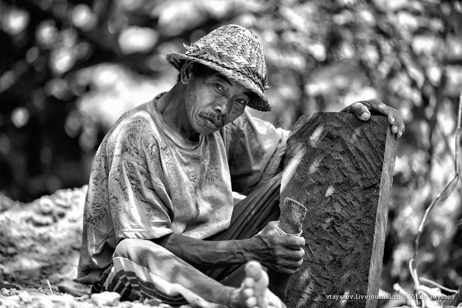 Production of natural stone in Bali