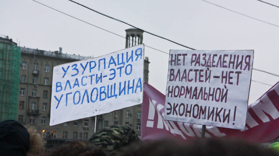 Плакаты митингующих на Болотной площади в Москве 10 декабря 2011 года. © Maksim Grevtsov