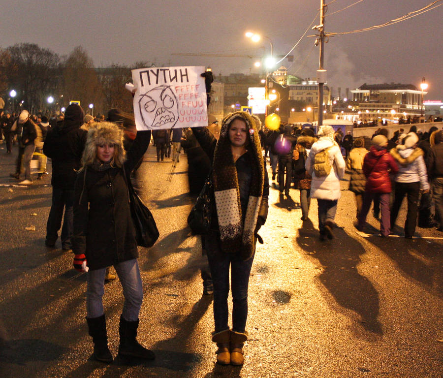 Плакаты митингующих на Болотной площади в Москве 10 декабря 2011 года. © Maksim Grevtsov