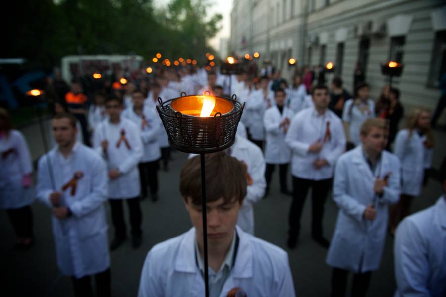 Факельное шествие студентов Московского государственного медико-стоматологического университета