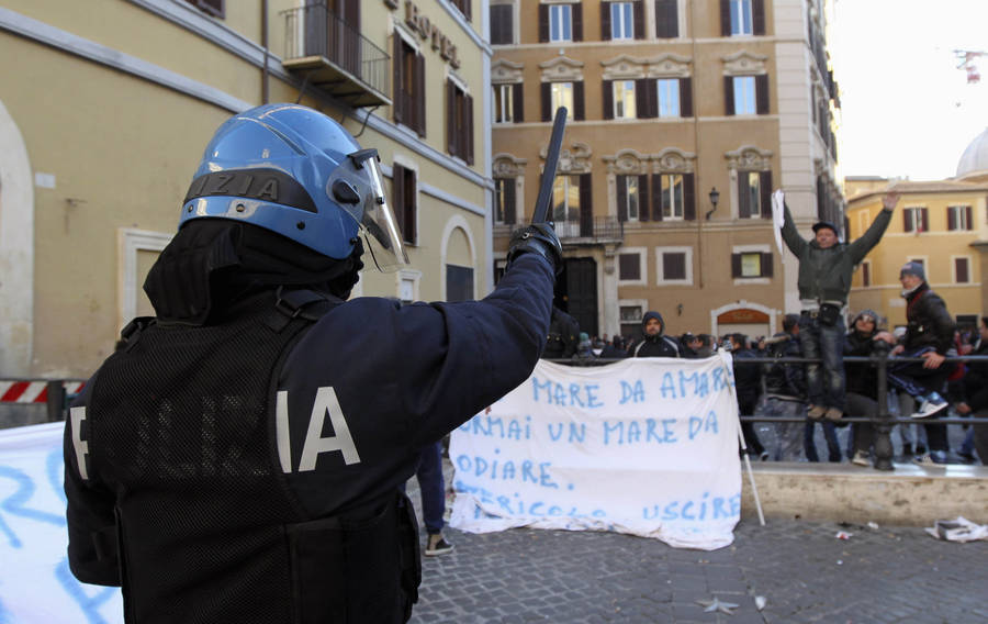 Разгон акции протеста рыбаков в Риме © Stringer/REUTERS