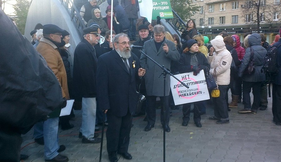 Профессиональный спойлер Митрохин на своем митинге