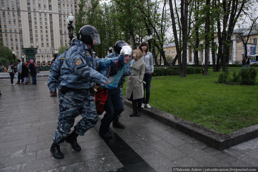 Шапочка из фольги не помогает от ОМОНа.