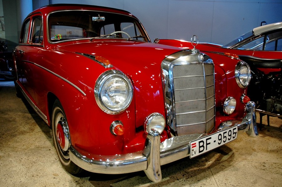 Mercedes-Benz 220 1959 года в рижском Мотормузее