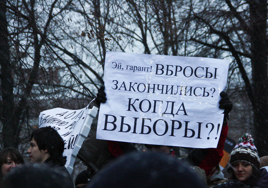 Плакаты митингующих на Болотной площади в Москве 10 декабря 2011 года. © Maksim Grevtsov