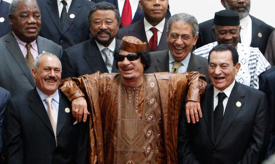 Муаммар Каддафи во время встречи в Сирте с президентом Египта Хосни Мубараком (справа) и президентом Йемена Али Абдуллой Селехом (слева). Архивное фото. © Asmaa Waguih/Reuters