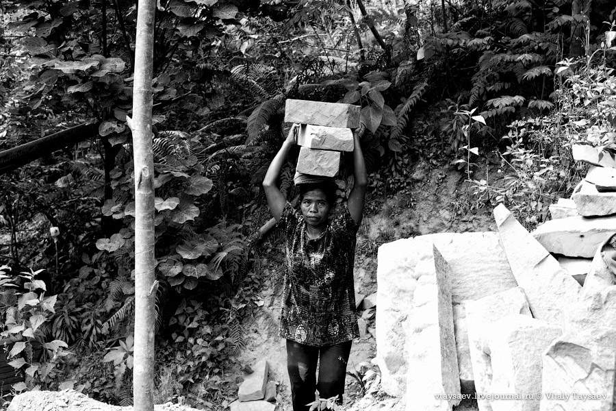 Production of natural stone in Bali