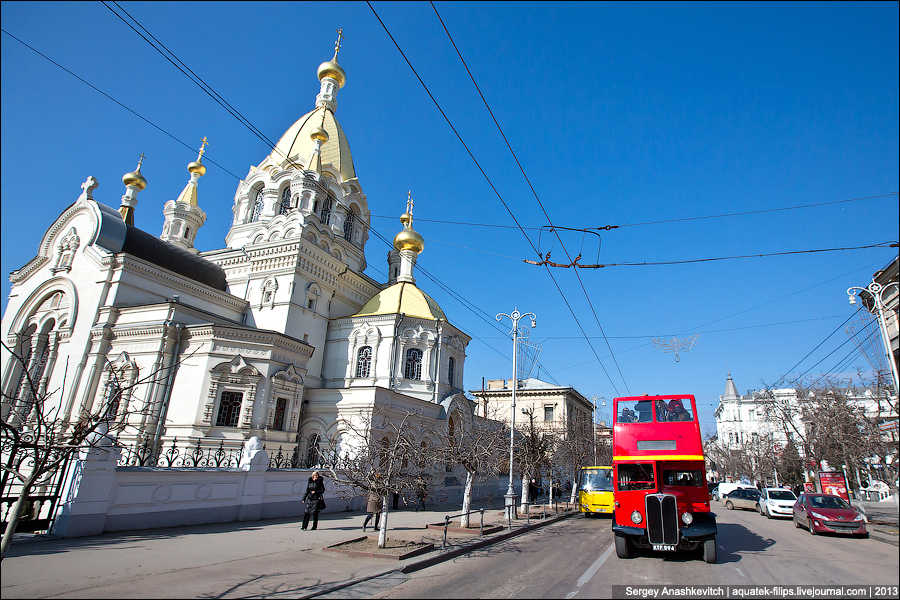 London Bus на улицах Севастополя