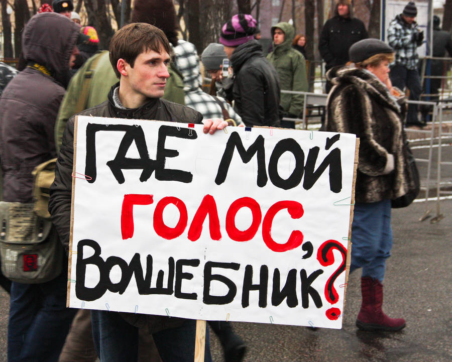 Плакаты митингующих на Болотной площади в Москве 10 декабря 2011 года. © Maksim Grevtsov