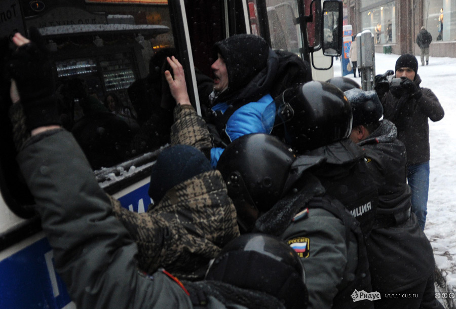 Задержание участников акции «Не допустим самозванцев в парламент!». © Василий Максимов/Ridus.ru