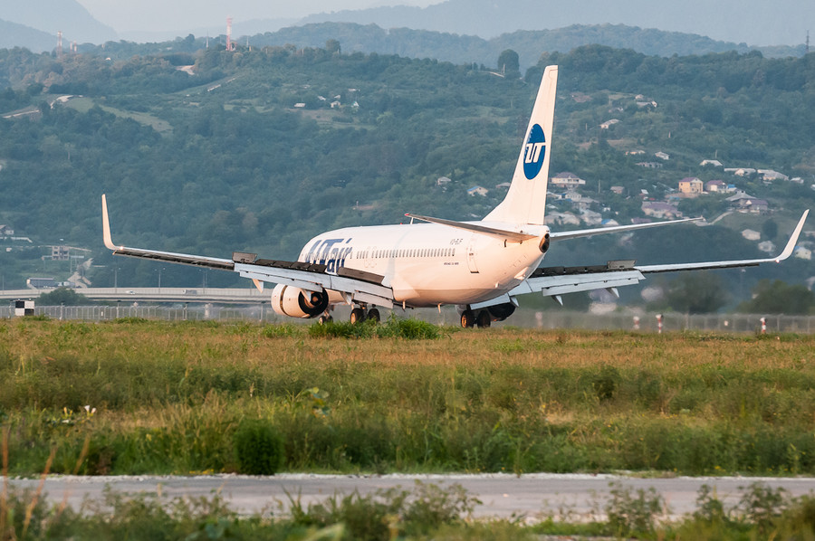 Boeing 737-8AS