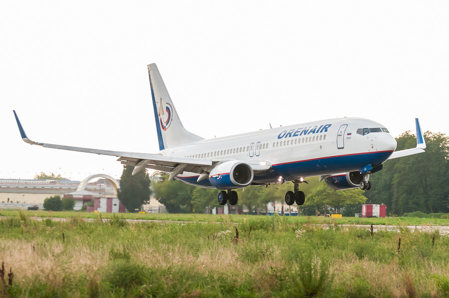 Boeing 737-85P Оренэйр