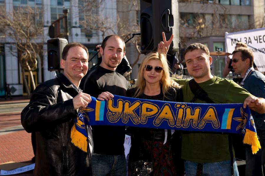 Украинцы поддерживают. Митинг-концерт в Сан-Франциско 4 февраля 2012 (с) Константин Кислый