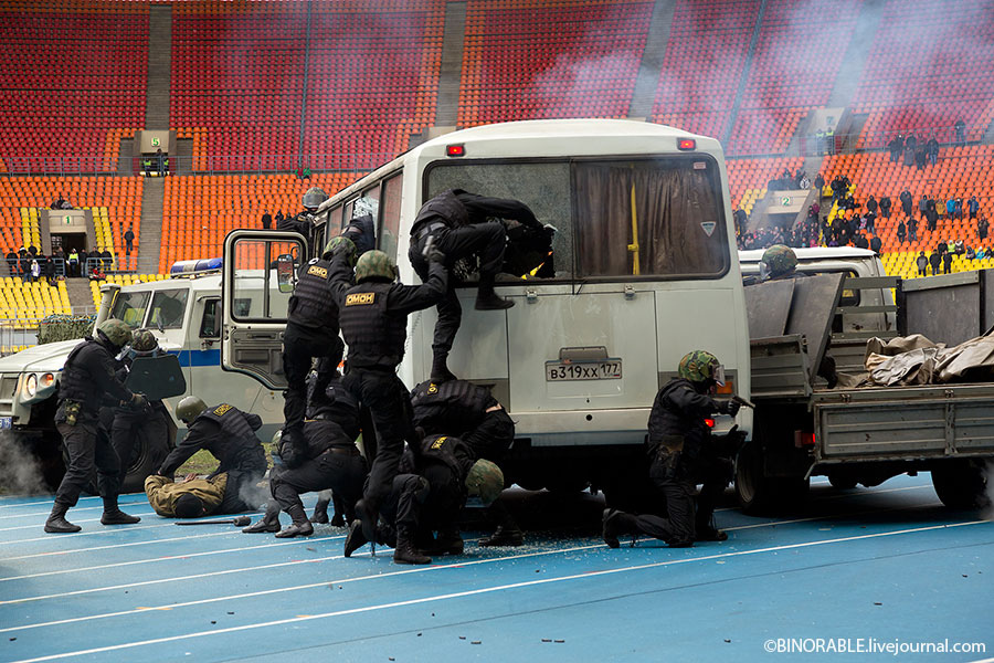 День московской полиции в Лужниках ©binorable.livejournal.com