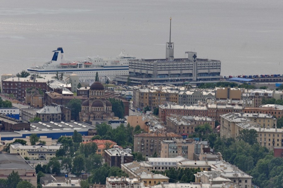 Морской вокзал и паром Princess Maria компании St. Peter Line. Вид с вертолета