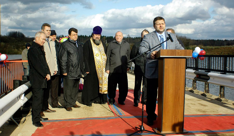Никита Белых с чиновниками торжественно открывают 30 млн строение © chepetsk.ru