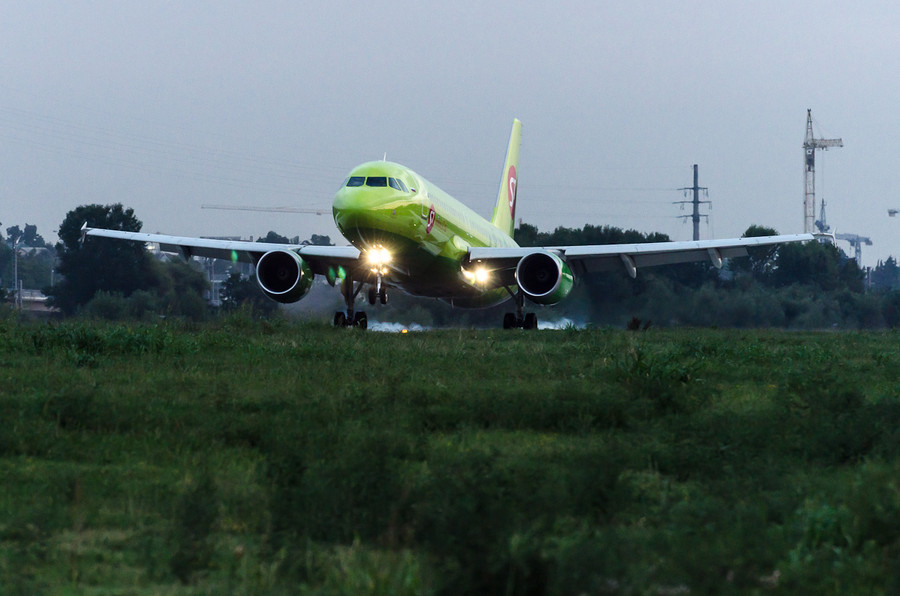 Становится совсем темно, чтобы снимать динамику. Airbus A320-214