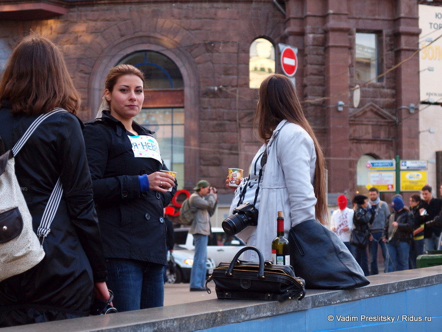 Акция в защиту политзаключённых у кинотеатра.  Москва. © Vadim Preslitsky