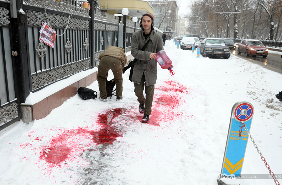 Акция у посольства Казахстана в Москве. © Роман Кульгускин/Ridus.ru