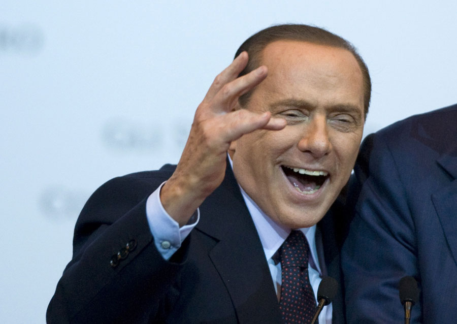 Итальянский премьер отвергает все обвинения. © Reuters