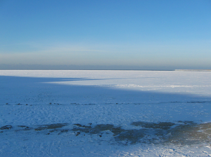 Море замерзло. Февраль 2012. Крым. Черноморское.