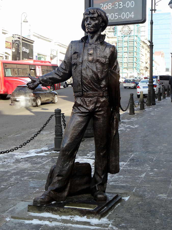Скульптура Воспоминание о моряке загранплавания, г. Владивосток