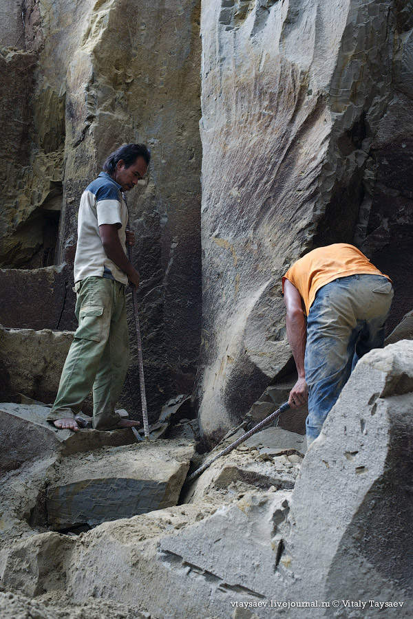 Production of natural stone in Bali