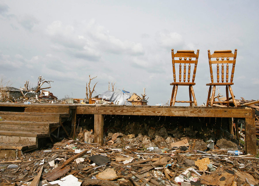 Последствия торнадо в американском городе Джоплин в мае 2011 года. © Sarah Conard/Reuters