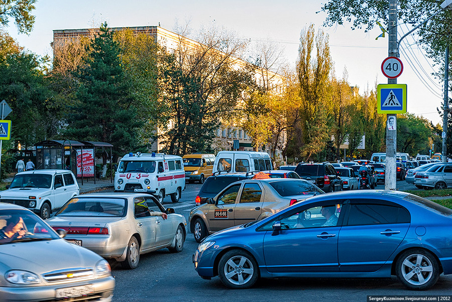 2. Пробки в 118-тысячном Невинномысске уже стали обычным явлением.