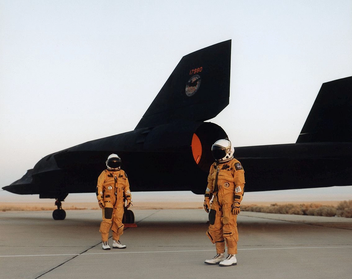 Пилоты SR-71 в костюмах высокого давления.