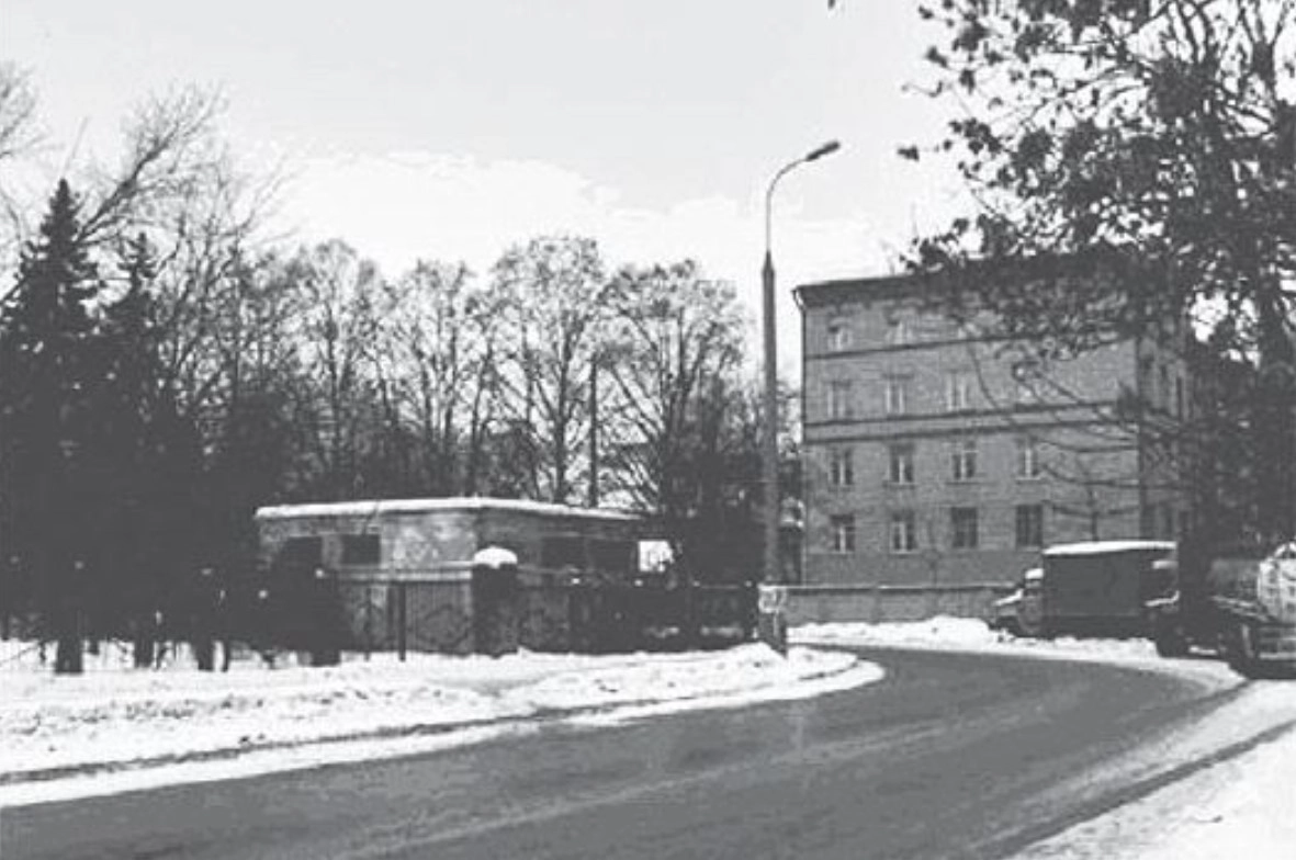 На фото очередное место преступления – Сусоколовское шоссе (слева — территория Ботанического сада).