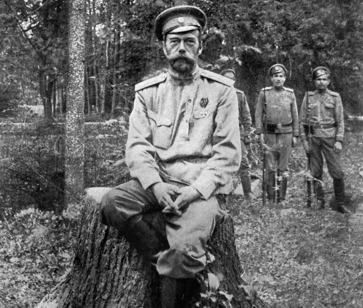 Фотография Николая Романова, сделанная после его отречения в 1917 году в Царском Селе.