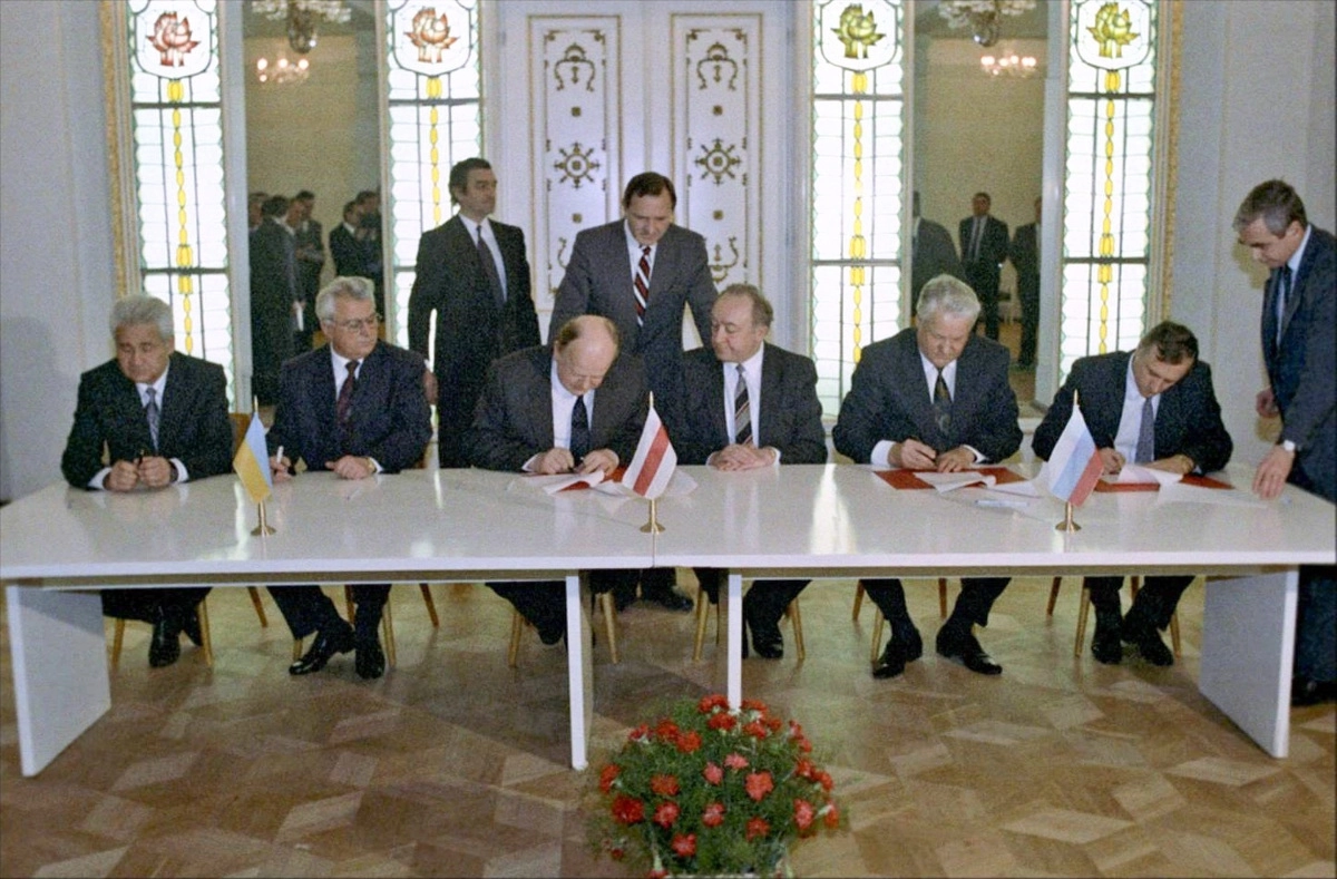 Подписание Беловежских соглашений. 8 декабря 1991 года.