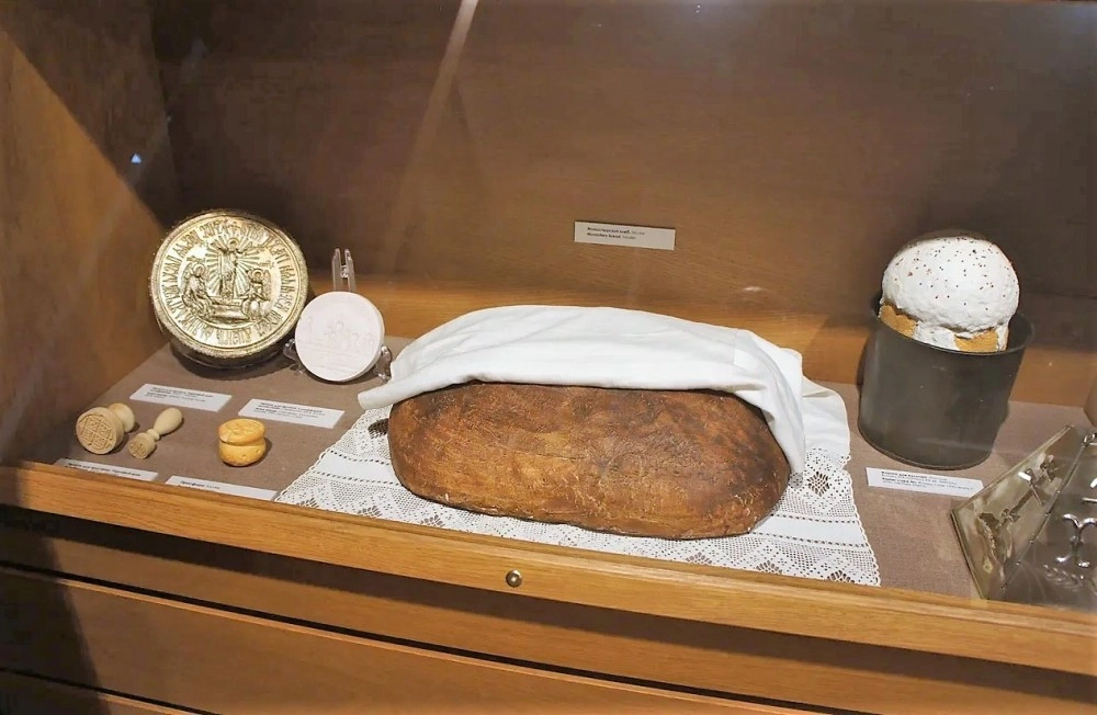 Монастырский хлеб (1900-е гг). Из экспозиции Музея хлеба в Санкт-Петербурге.