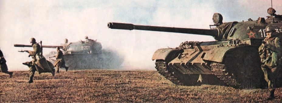 Учебная атака румынской пехоты при поддержке танков Т-55