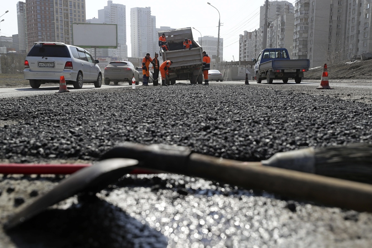 Плановый ремонт автомобильных дорог в Новосибирске.