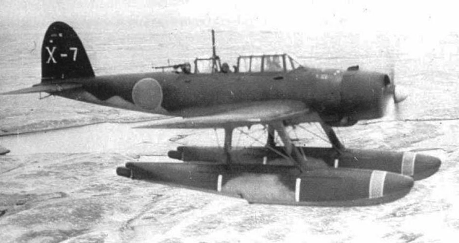 Японский поплавковый разведчик E13 A-2 с гидроавианосца «Камикава-мару» airwar.ru