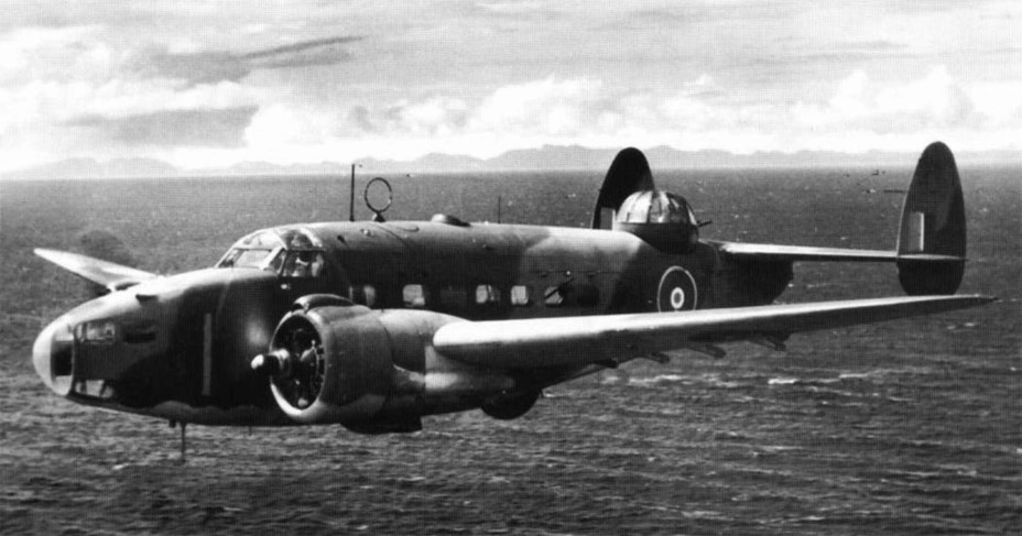 Британский разведывательный самолёт Локхид «Гудзон» Mk III над морем
