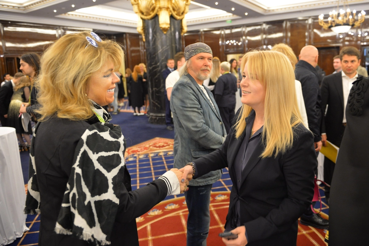 Наталья Сергунина (справа)