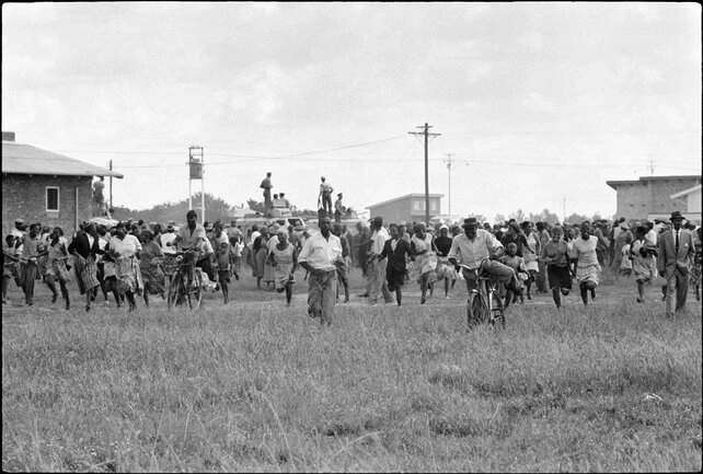 21 марта в Южно-Африканской Республике отмечается государственный праздник "День прав человека". Поводом для утверждения этого праздника стали события, которые произошли в городе Шарпвилль 21 марта 1960 года.