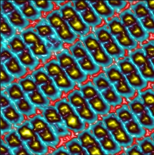 Изображение «интеллектуальных молекулярных переключателей», видимое с помощью сканирующего туннельного микроскопа. Каждый яркий квадрат - это один переключатель.