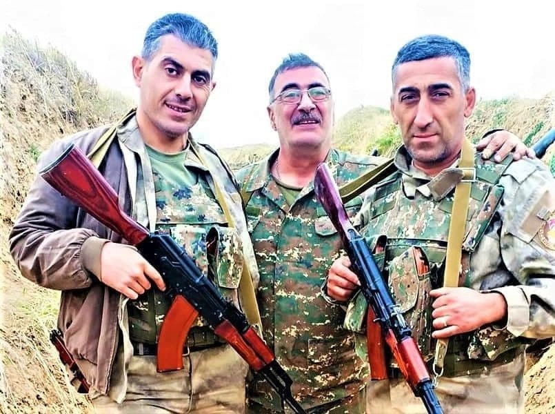Григор Григорян с сослуживцами в окопах Карабаха