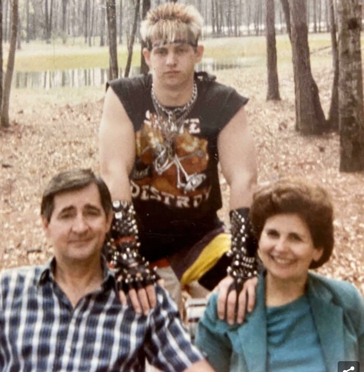 Когда ты фанат скейтборда и Билли Айдола в 80-е и у тебя самые понимающие в мире родители.
