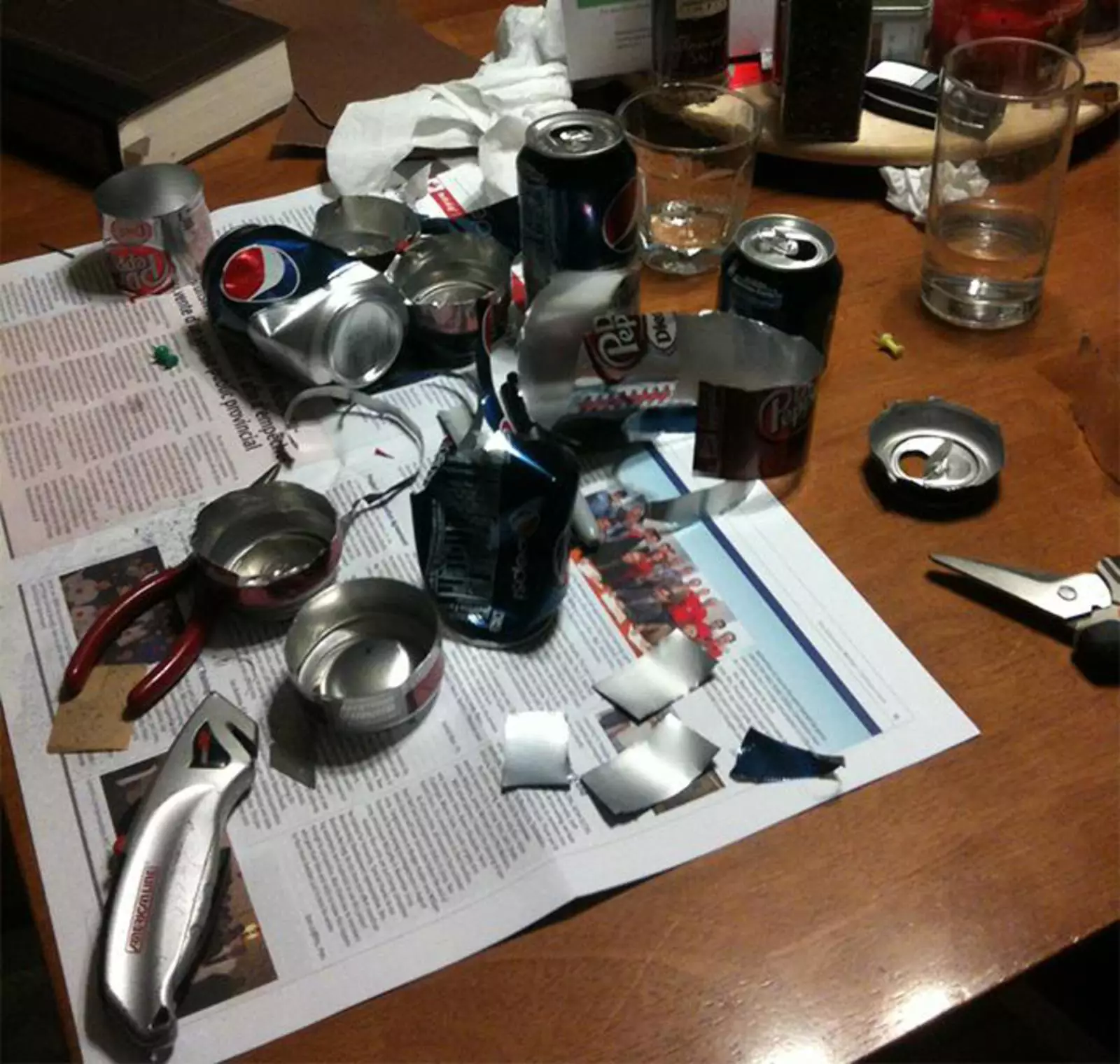 “Сдавал квартиру чуваку, который намекнул, что работает в ЦРУ. Когда он съехал, я нашел в каждой комнате муляжи камер видеонаблюдения». “Сдавал квартиру чуваку, который намекнул, что работает в ЦРУ. Когда он съехал, я нашел в каждой комнате муляжи камер видеонаблюдения».