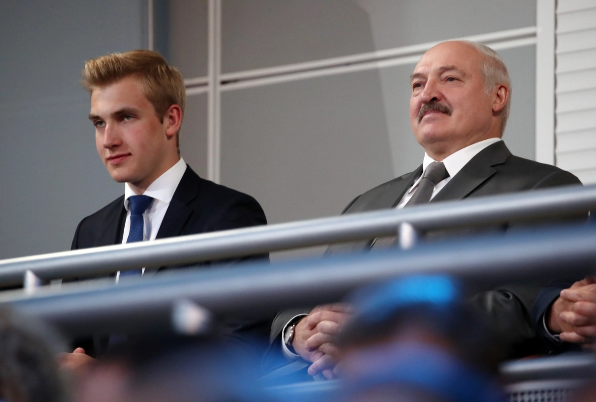 Александр Лукашенко с сыном Николаем.