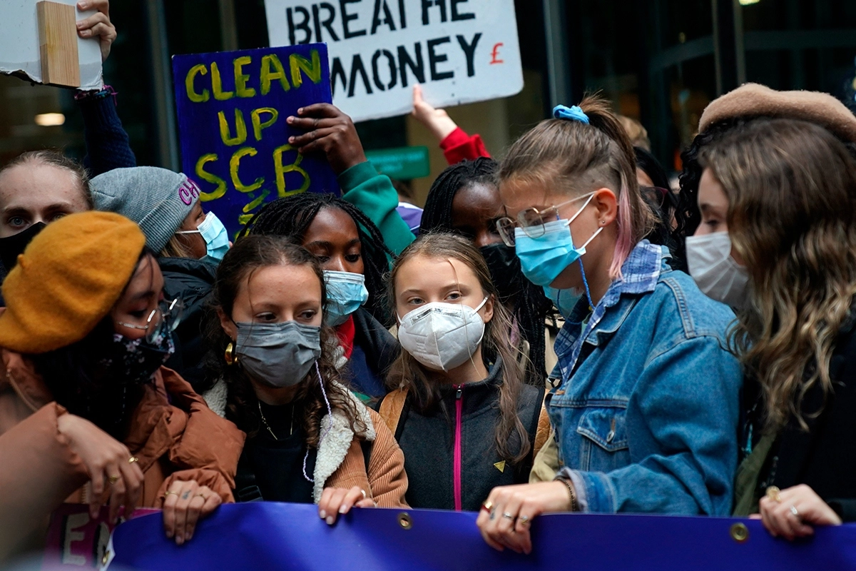 Шведская экоактивистка Грета Тунберг на акции протеста в Лондоне в преддверии открытия климатической конференции COP26 в Глазго
