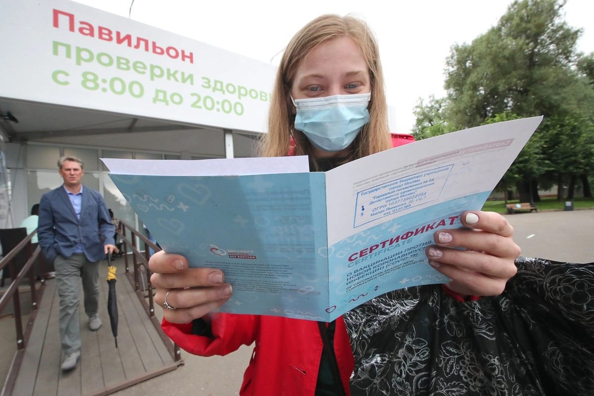  Вакцинация против COVID-19 в павильоне "Здоровая Москва" в Москве © Сергей Карпухин/ТАСС 