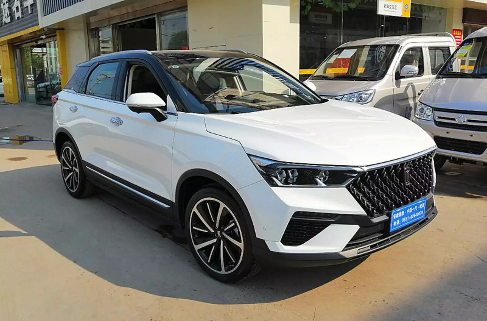 Кроссовер Bestune T77 Кроссовер Bestune T77